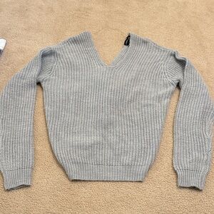 Urban Planet Light Gray V-Neck Ribbed Sweater